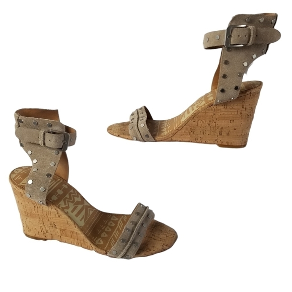 Dolce Vita  SZ 9 Heels Wedge Sandals Tan Studded Suede Ankle Strap Cork Suede - Picture 1 of 12